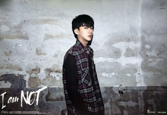 changbin_poster STRAY KIDS - I AM NOT Official Member Poster (Gerollt)