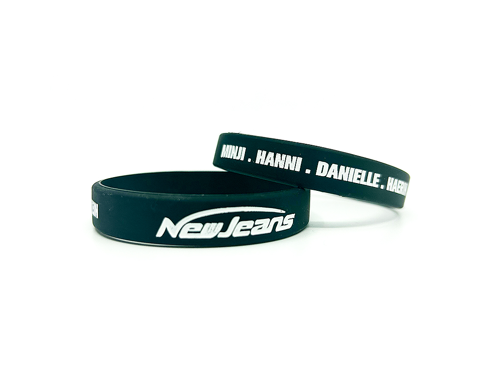 newjeans-armband-schwarz NEWJEANS - Armband